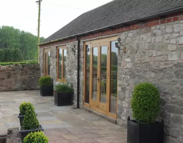 Courtside Barn, Lynn, Newport