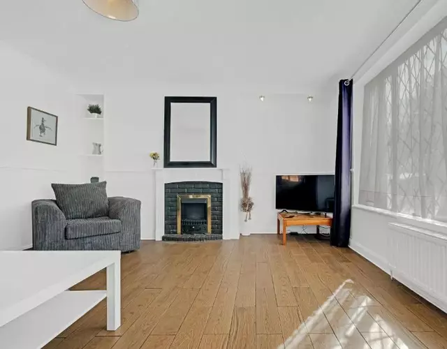 Elegant 5 Bedroom and 3 Bathroom Home in St Annes