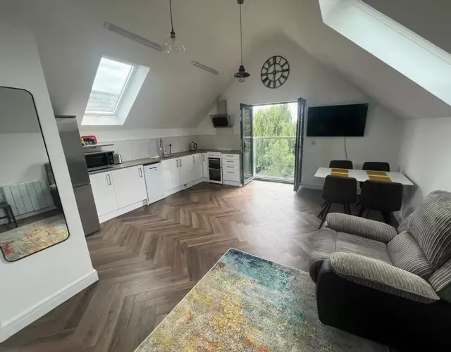 White House apartment, Staines upon Thames