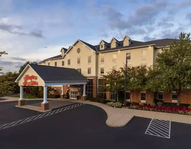 Hampton Inn & Suites State College at Williamsburg Square