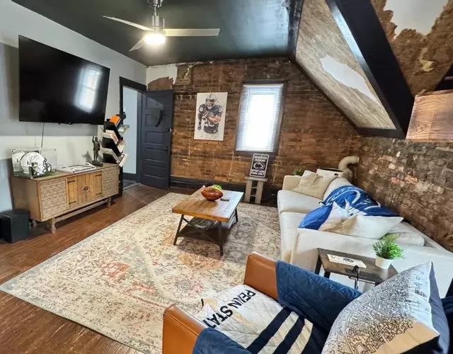 Stylish, Penn State-Themed Historic Getaway 2 Blocks from Waterfront