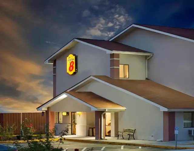 Super 8 by Wyndham Waynesboro