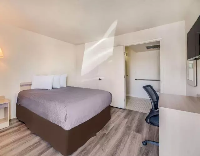 Econo Lodge Stockton near I-5 Fairgrounds