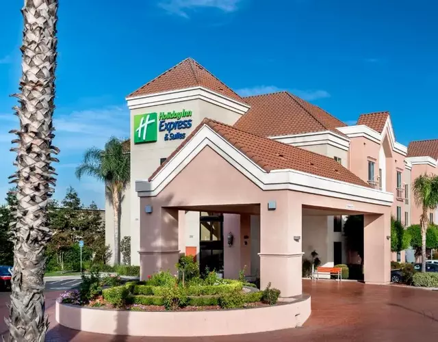 Holiday Inn Express & Suites Lathrop by IHG