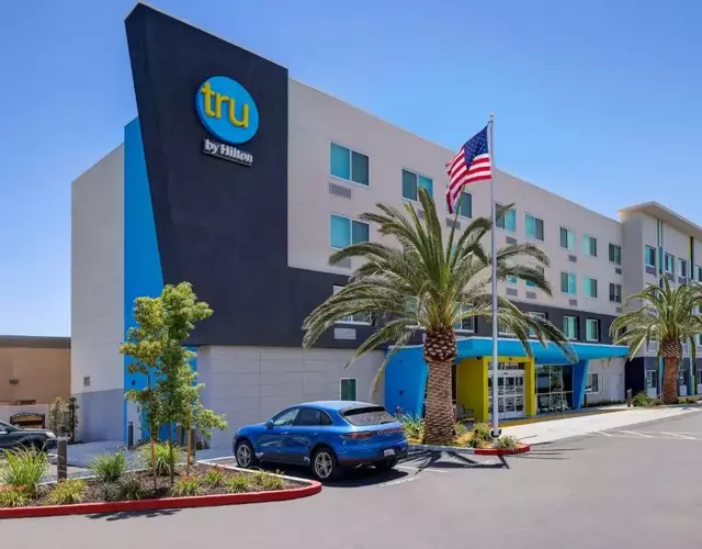 Tru By Hilton Lathrop