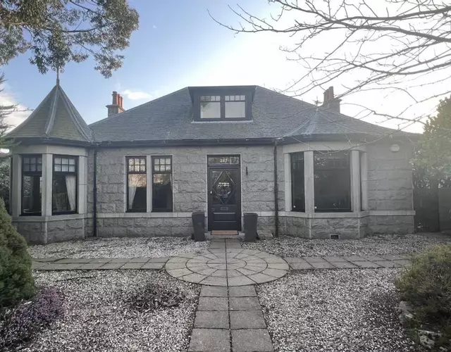 Luxury 5 Bedroom Property in West End