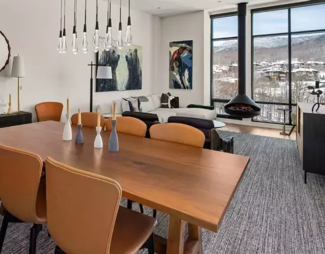 Treehouse 409 EPIC 3 bed By Stowe Mountain Rentals
