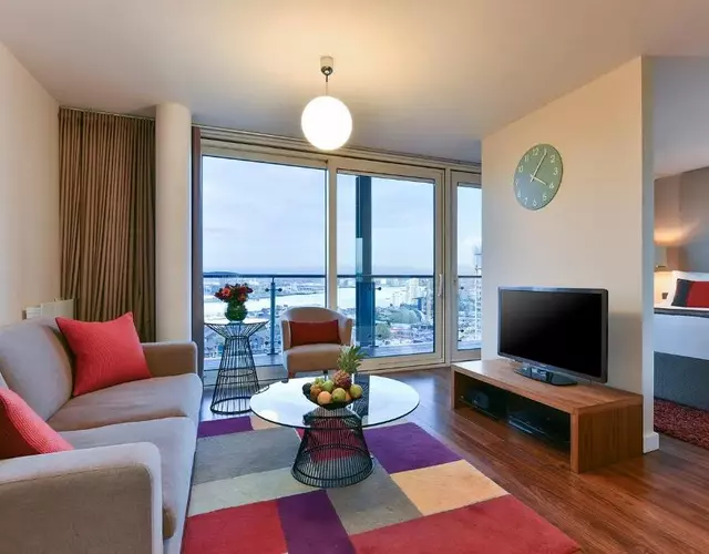 Fraser Place Canary Wharf