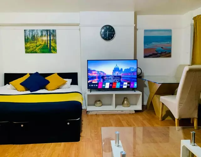 London Stratford 3 Bedrooms House, Separate Reception, Close to ABBA, Westfield, Olympic Stadium