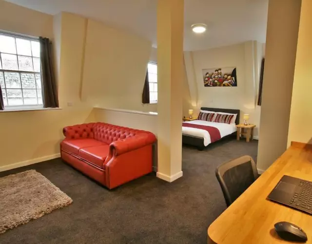 Central Hotel Gloucester by RoomsBooked