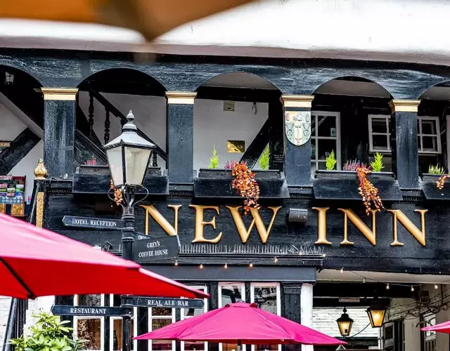 The New Inn by Roomsbooked