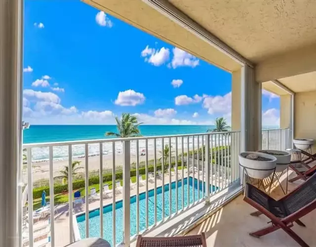 Hutchinson Island BeachFront Heated Pool Balcony Top Floor