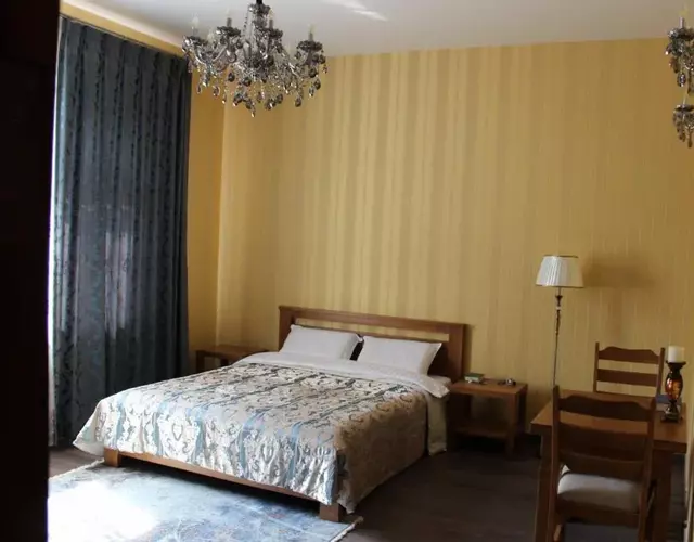Hotel Barin House готель с бомбосховищем
