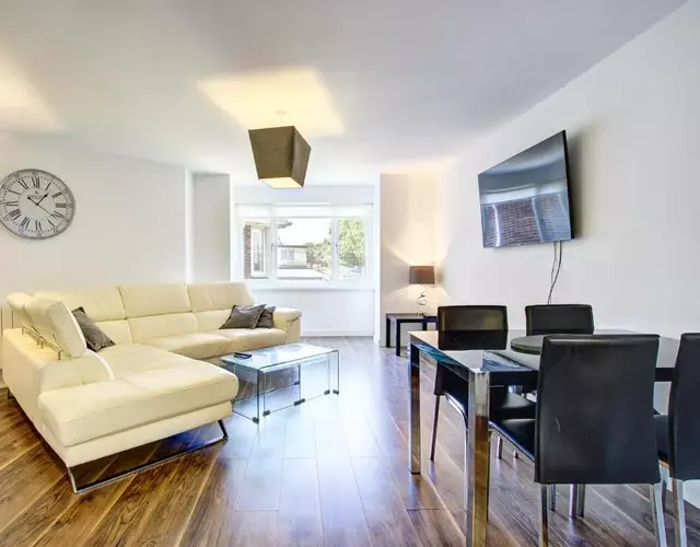 Sunderland Short Stays 2 bedroom apartment Free Parking Fulwell SR6