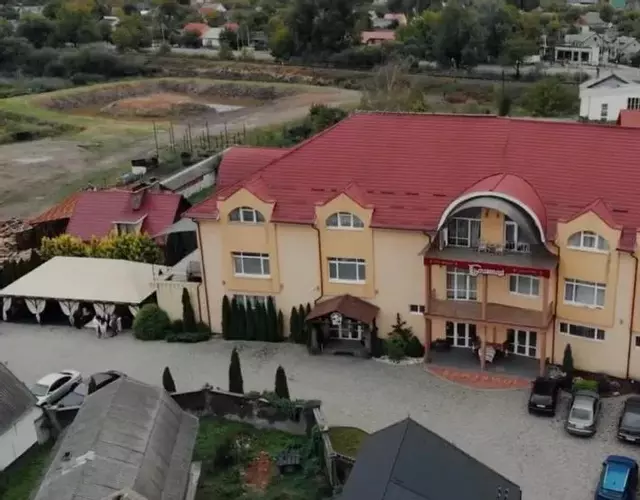Готель Близниці