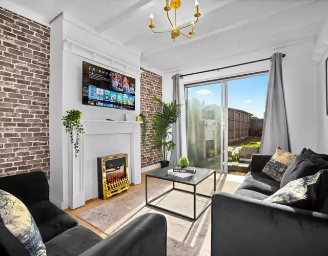 Modern Four Bed House - Parking - Garden - Netflix 802W