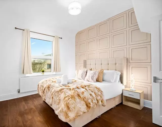 Stylish 3-Bedroom Home with Garden & Convenient Parking 18M