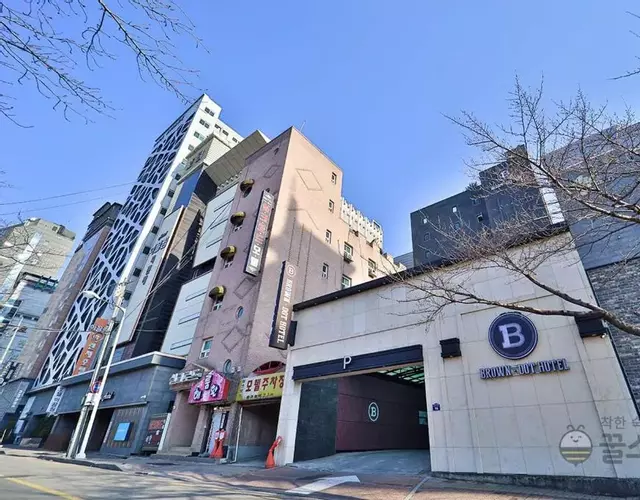 Brown Dot Hotel Guun