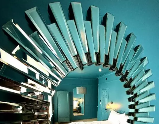 ROOMS AT THE QUAYSIDE - stylish en-suite rooms on Poole Quay all fully refurbed