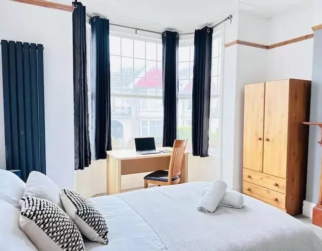 6 bed house in Uplands