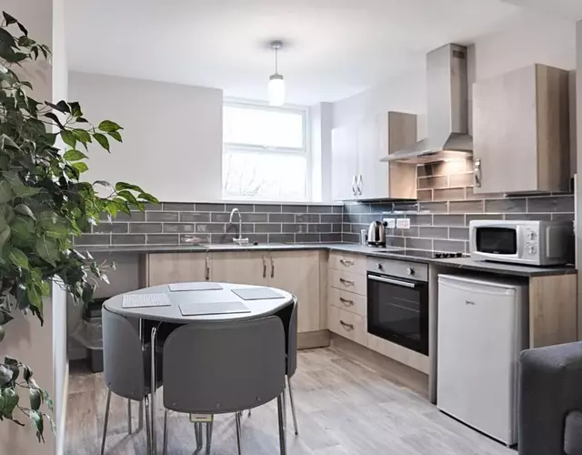 Contractor Base - Kitchen - Parking Included