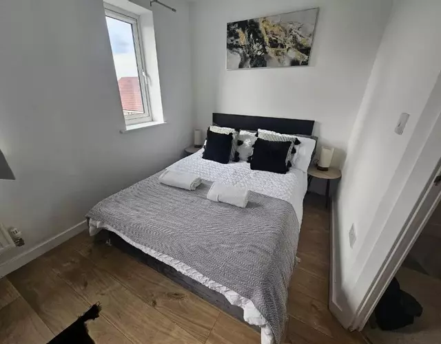 Homington House Long Stays Sleeps 8 Free Parking