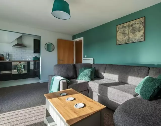 Towpath Gardens Apartment (Free Parking and Central)