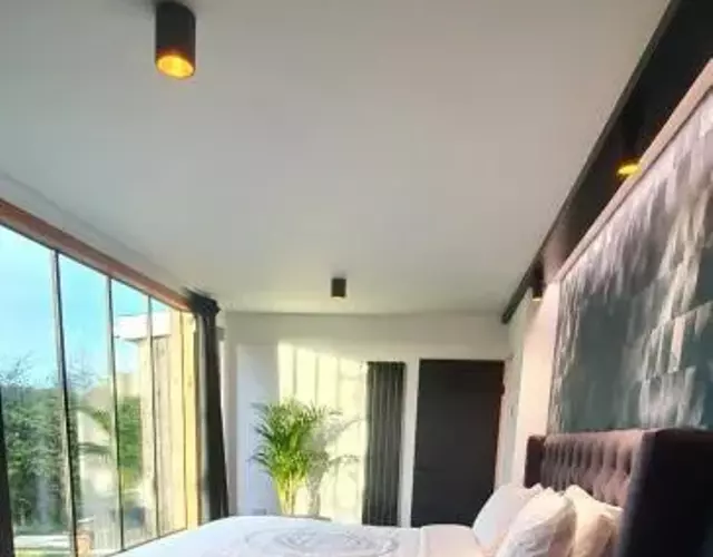 Contemporary Dublin Suite with hot tub