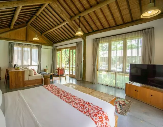 Poolside Room with Lounge in Kaba-Kaba