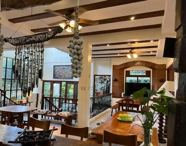 Private and Spacious 4BR 4Bath Villa in Tagaytay , Gated, Near Picnic Grove