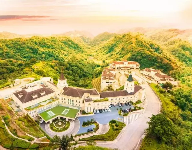 Twin Lakes Hotel near Tagaytay