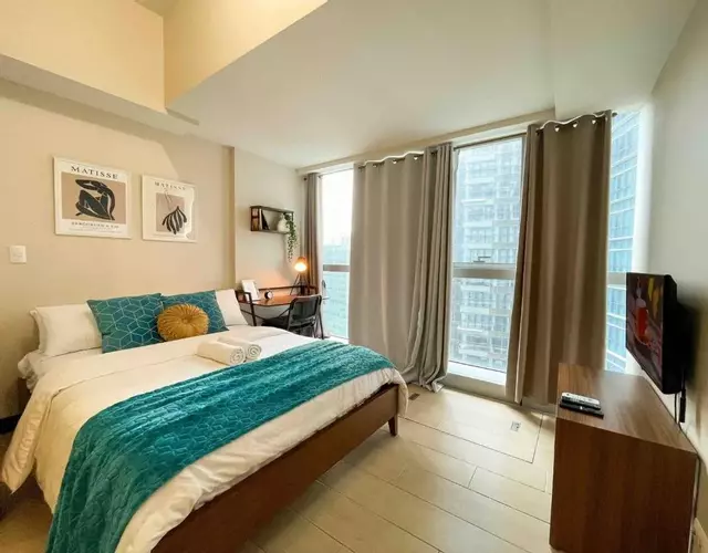 BGC Condo Facing Mitsukoshi Mall #upt122g