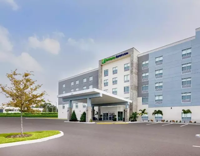 Holiday Inn Express & Suites Tampa Stadium - Airport Area by IHG