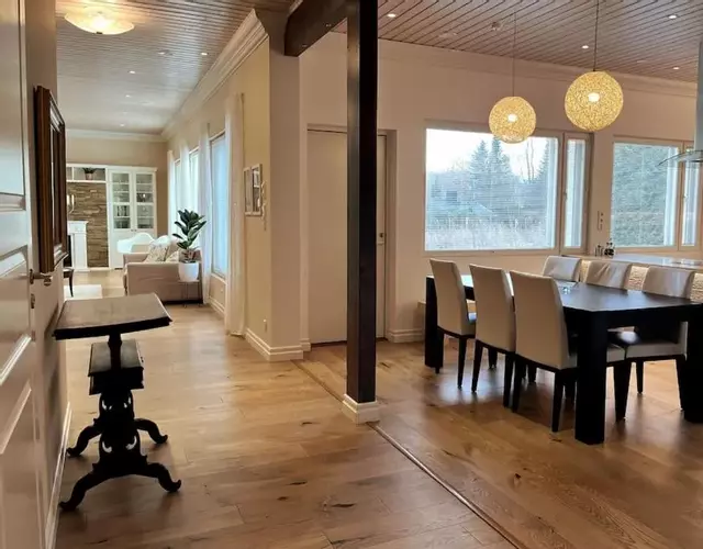 Stunning 5BR 16 Bed Home with Finnish Sauna & Jacuzzi 340 m2