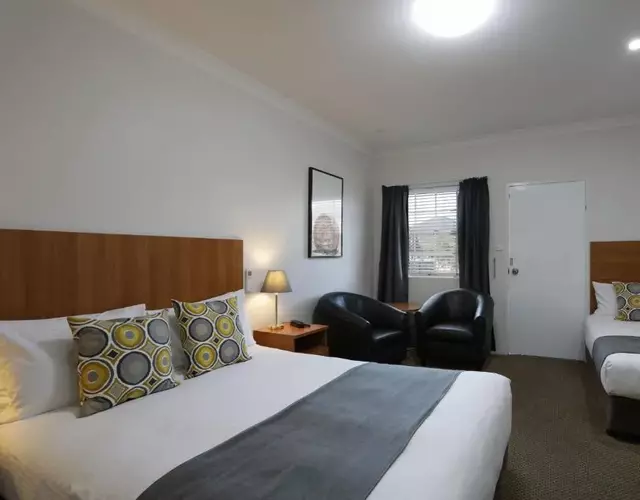 Cadman Motor Inn and Apartments