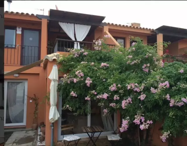 Beach apartment garden and wifi