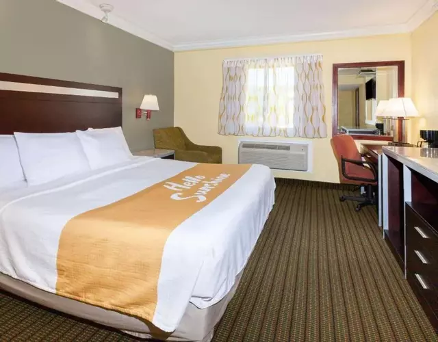 Days Inn by Wyndham Nanuet / Spring Valley