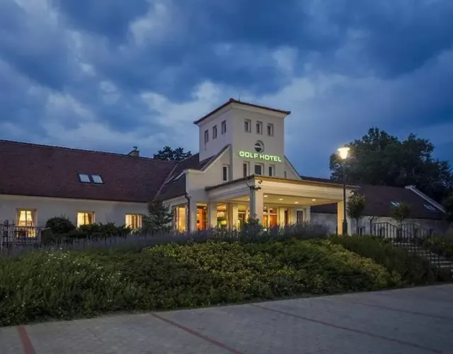 Old Lake Golf Hotel