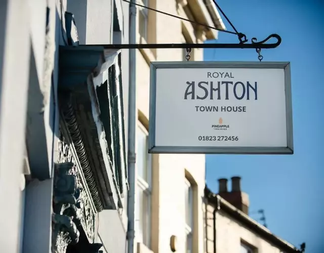 Royal Ashton Townhouse - Taunton