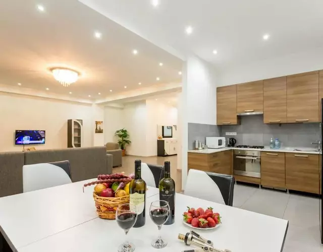 The Grand Apartment l