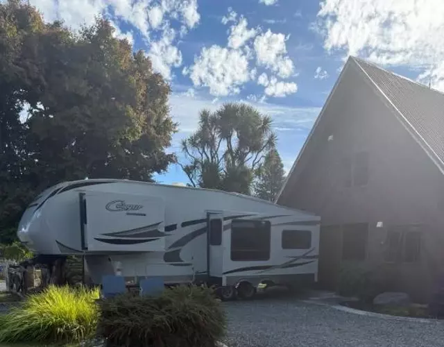 Outpost RV Accomodation Fiordland