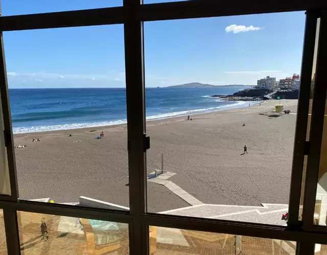 Beachfront Apartment incl highspeed WIFI