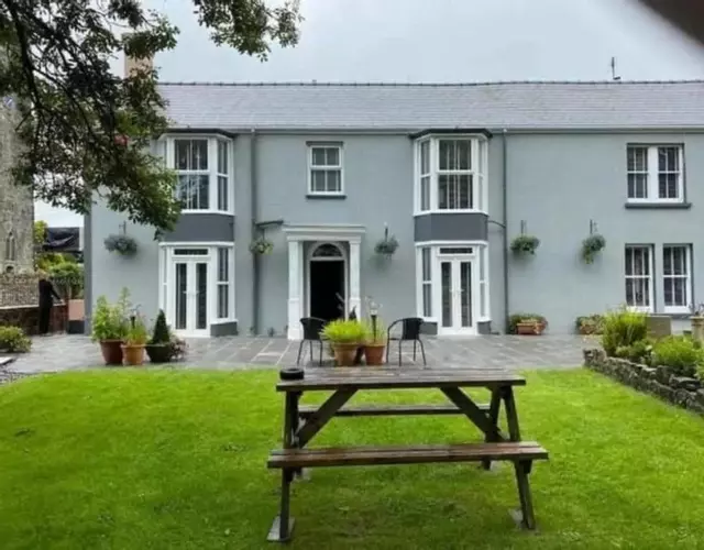 OYO Lamphey Hall Hotel