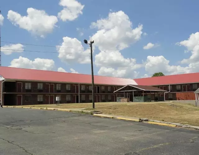 Red Carpet Inn (formerly Royal Inn)