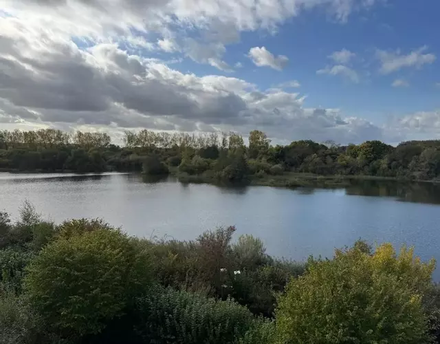 118 Lower Mill Estate - Sleeps 12 Villa with Lake Views