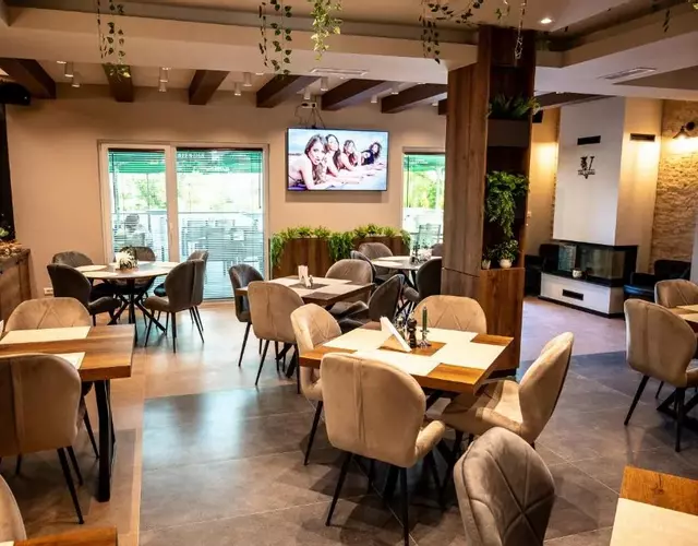 Villa Vratnica - Restaurant & Apartments