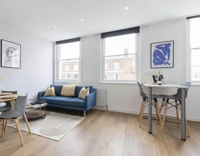 Beautifully presented newly renovated city-centre apartment in Cheltenham