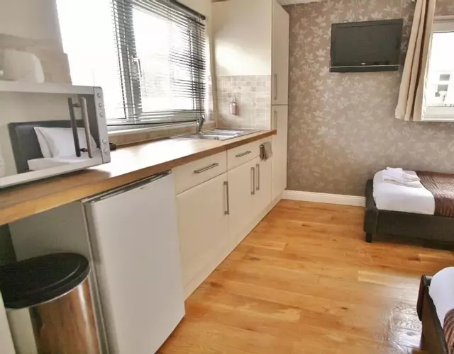 Central Studios Gloucester Road by RoomsBooked - Free Parking