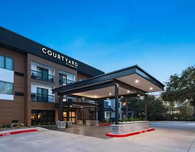 Courtyard Houston The Woodlands
