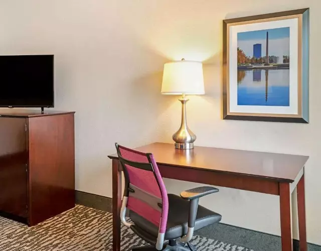 La Quinta by Wyndham Houston - Magnolia